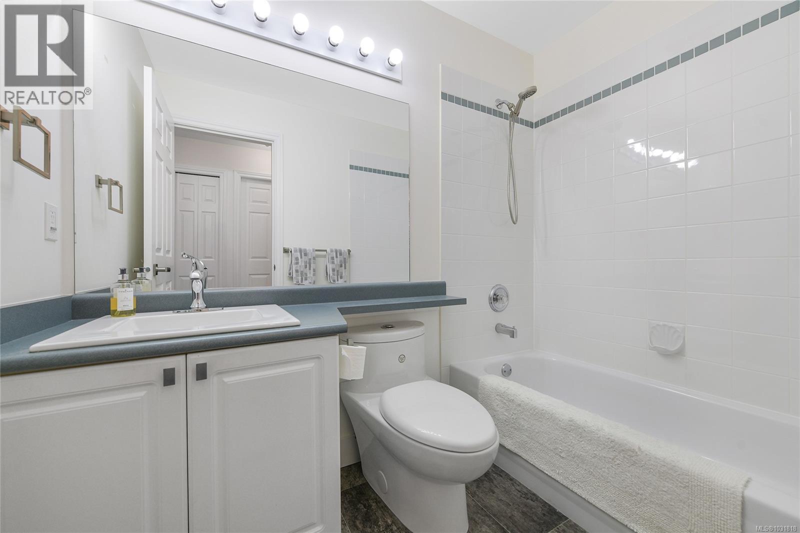 #203 2440 OAKVILLE AVE - 22