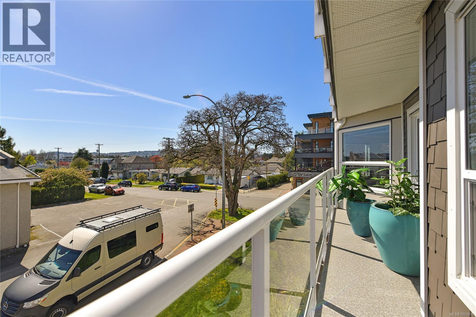 #203 2440 OAKVILLE AVE - 27