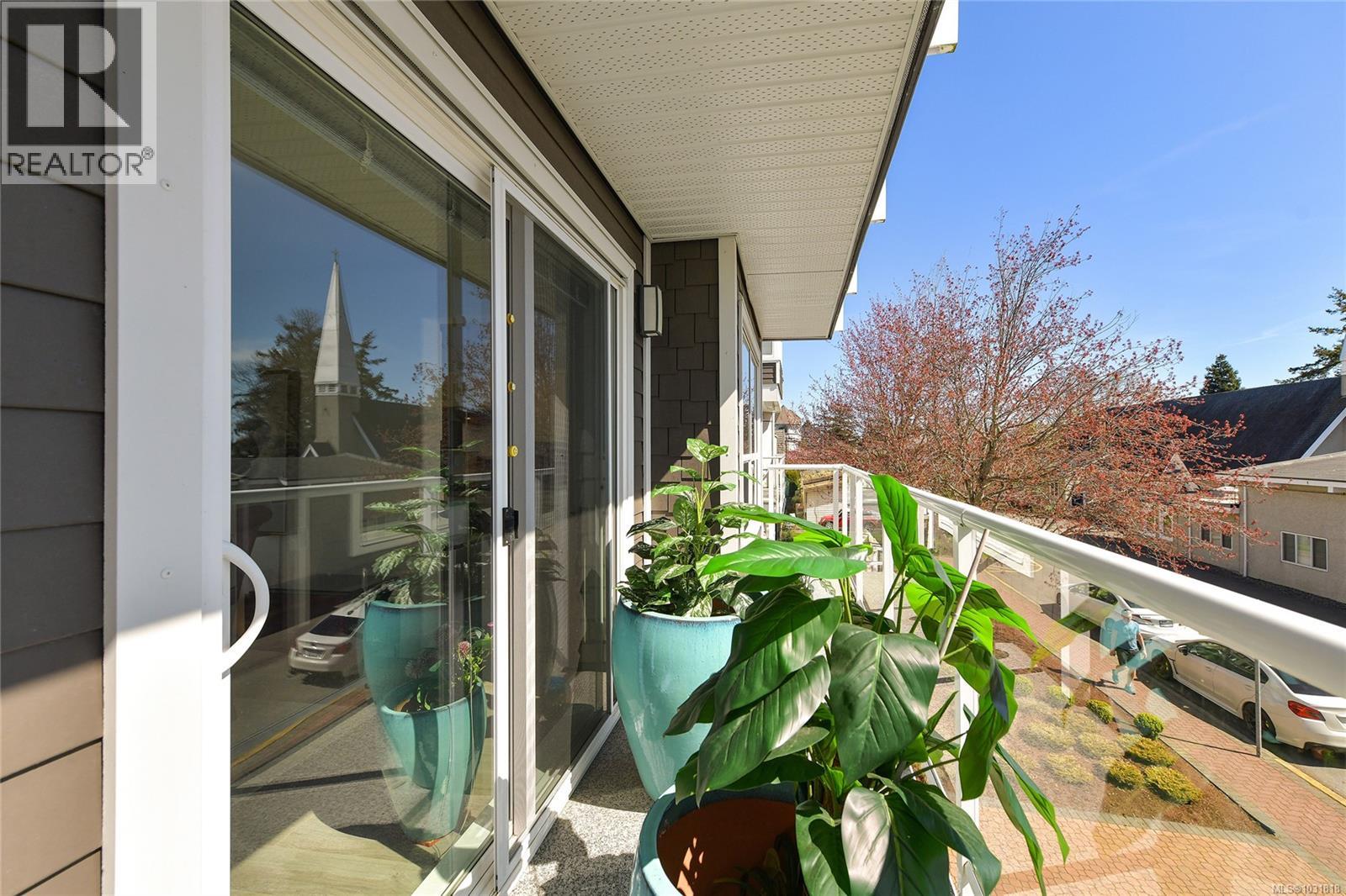 #203 2440 OAKVILLE AVE - 28