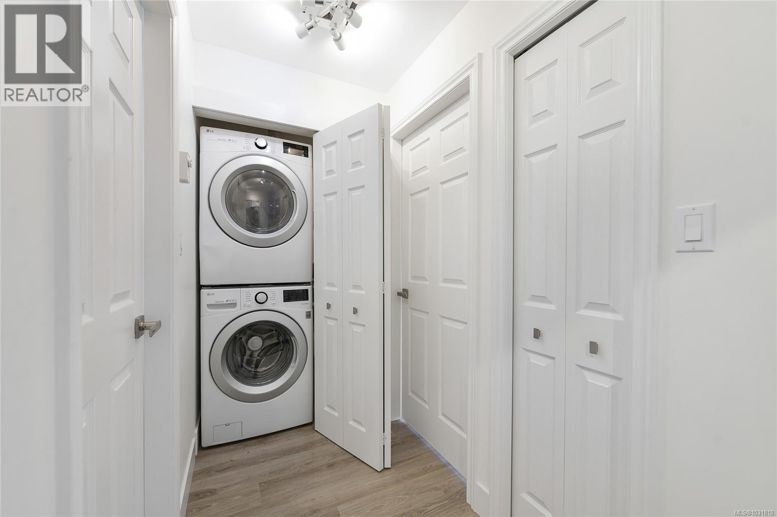 #203 2440 OAKVILLE AVE - 30