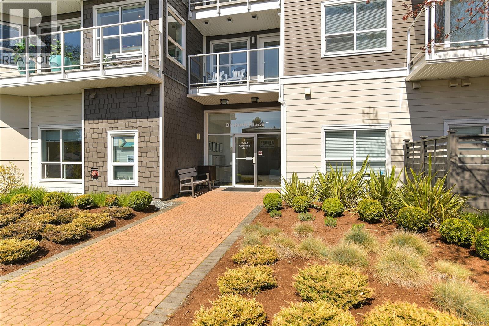 #203 2440 OAKVILLE AVE - 32