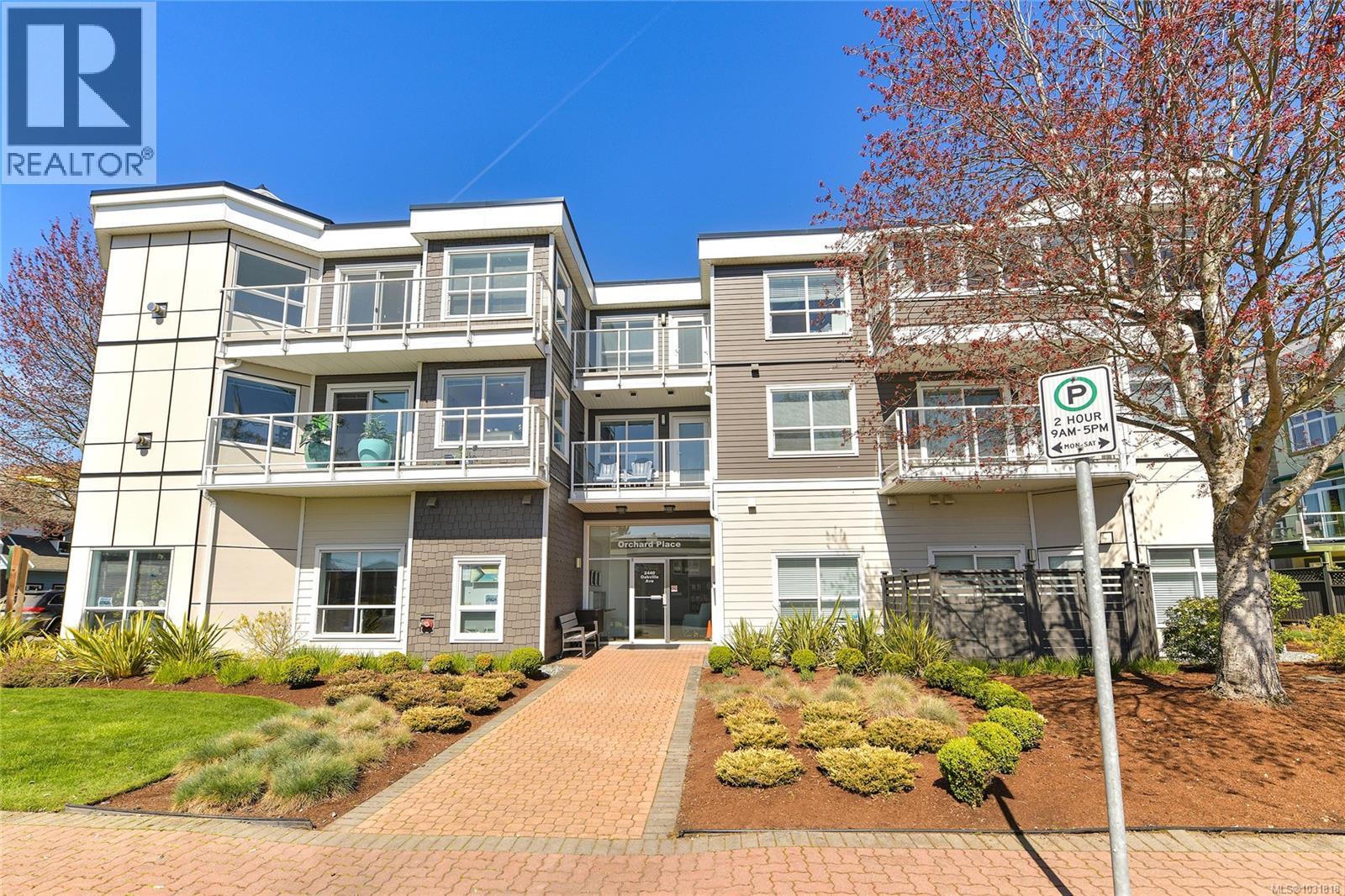 #203 2440 OAKVILLE AVE - 33