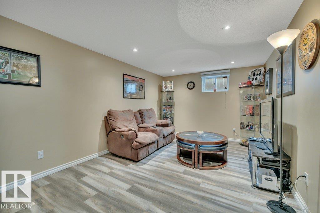 15982 110B AV NW, Edmonton