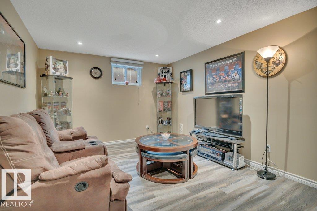 15982 110B AV NW, Edmonton