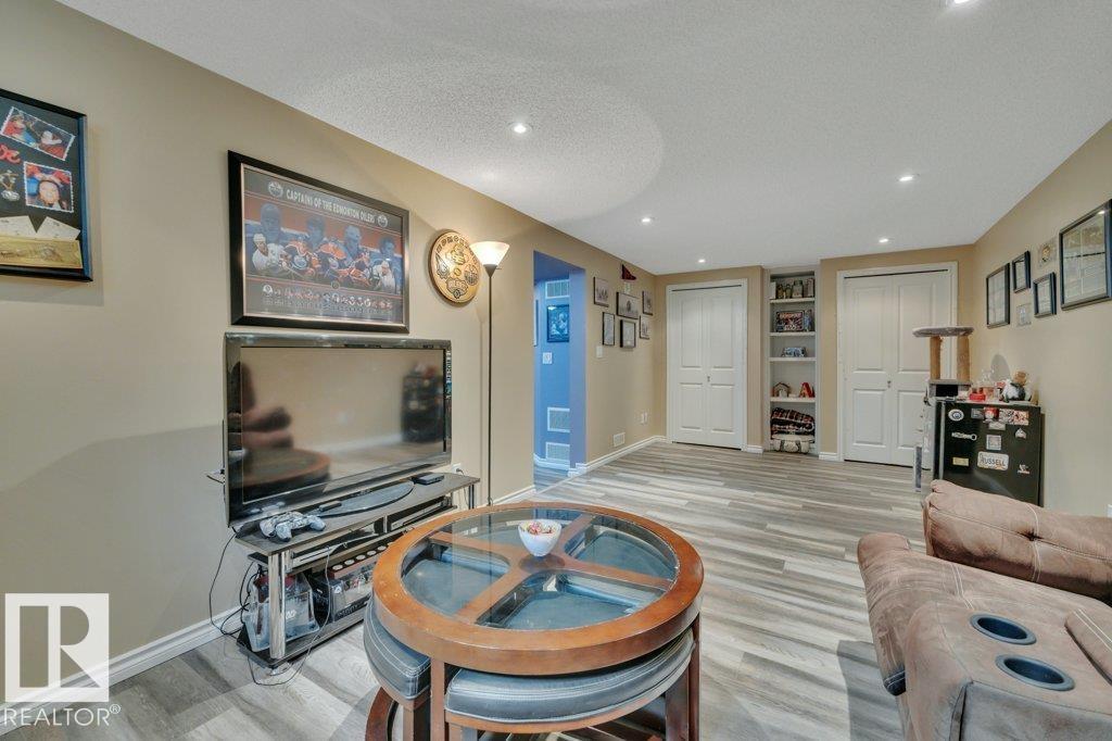 15982 110B AV NW, Edmonton