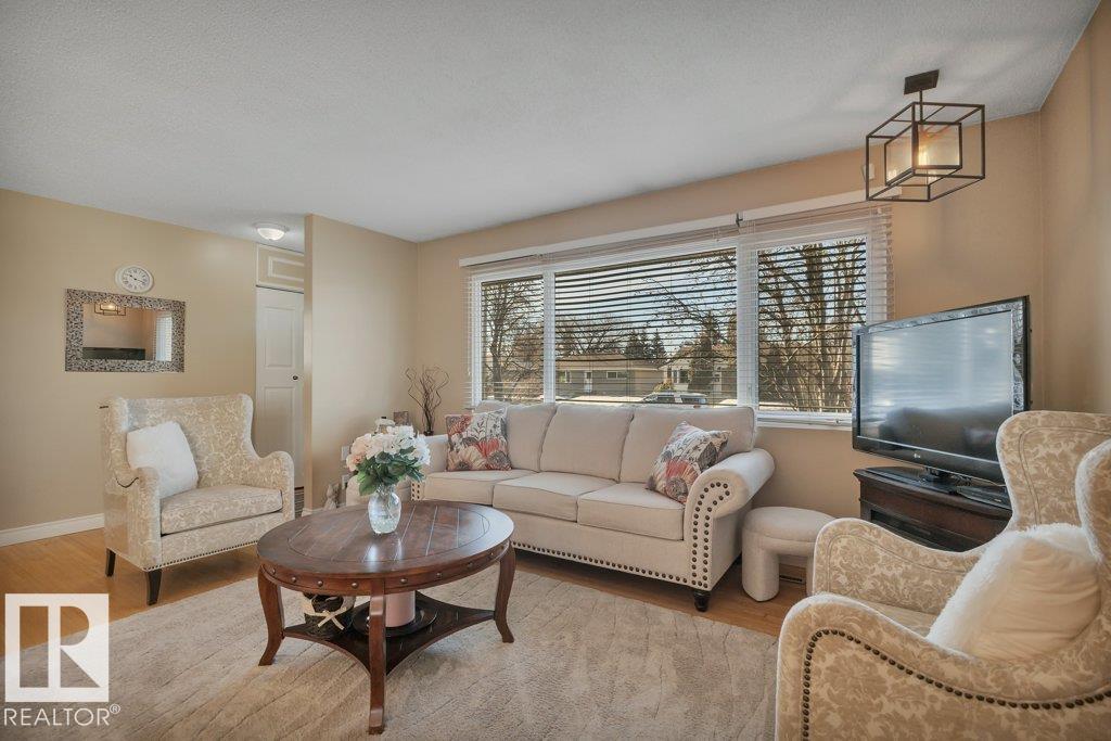 15982 110B AV NW, Edmonton