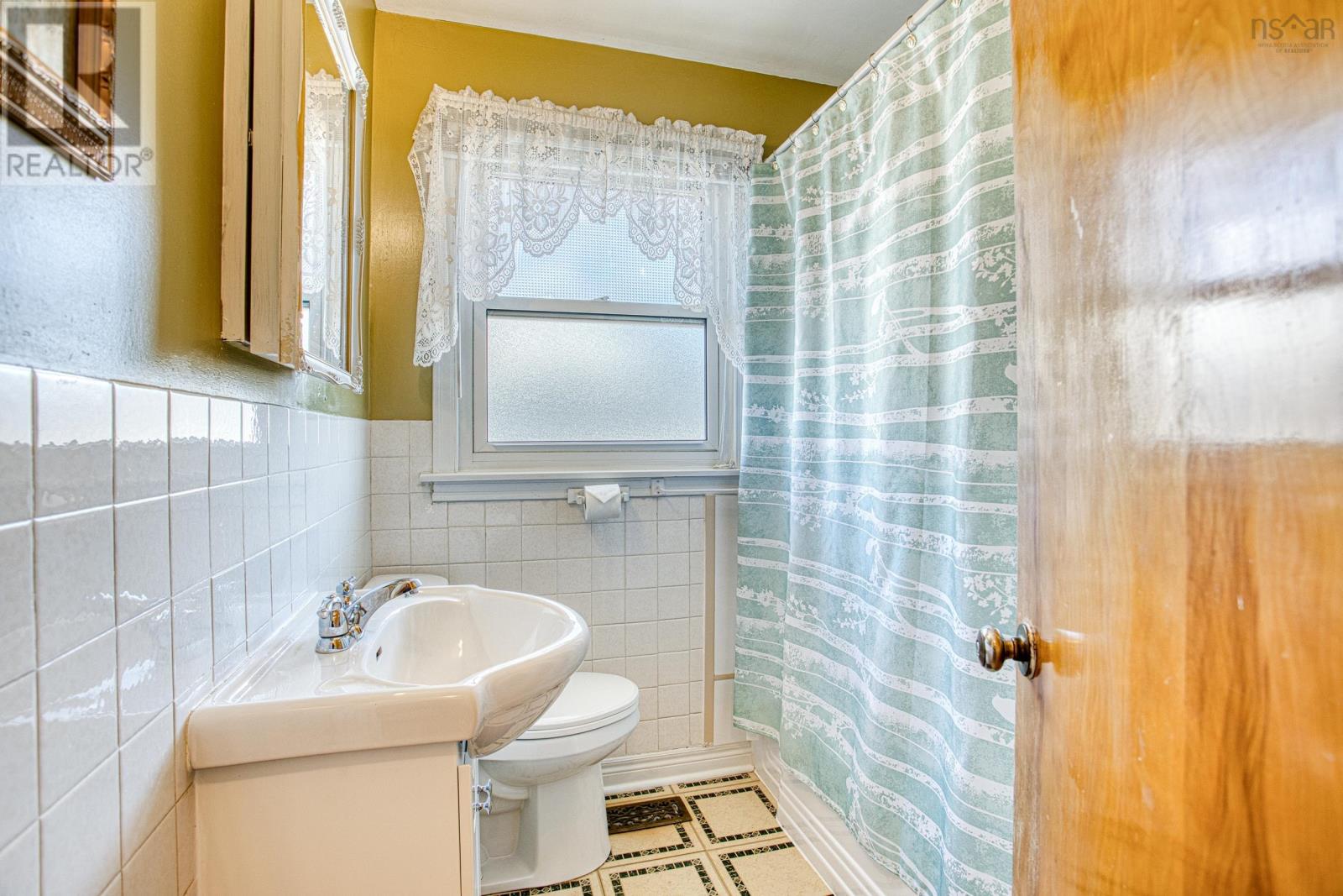 Property 38 of 46 of 1569 Cow Bay Road