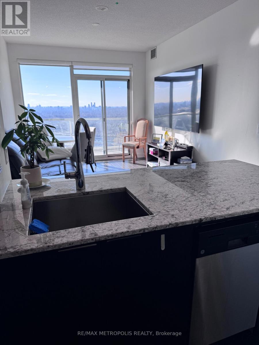 #3307 56 ANNIE CRAIG DRIVE - 22