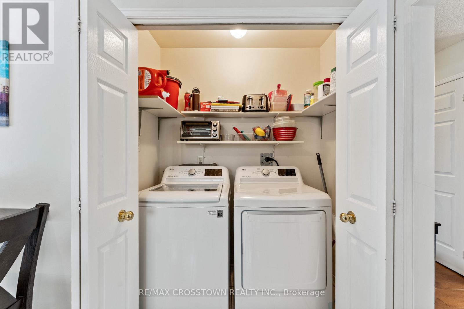 36 LESLIE AVENUE - 10