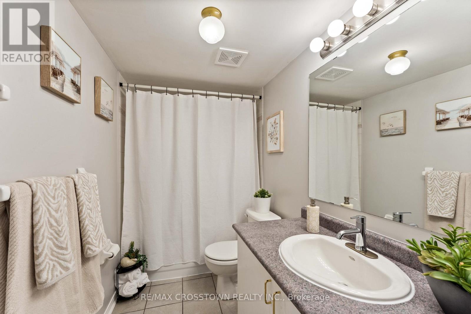 36 LESLIE AVENUE - 20