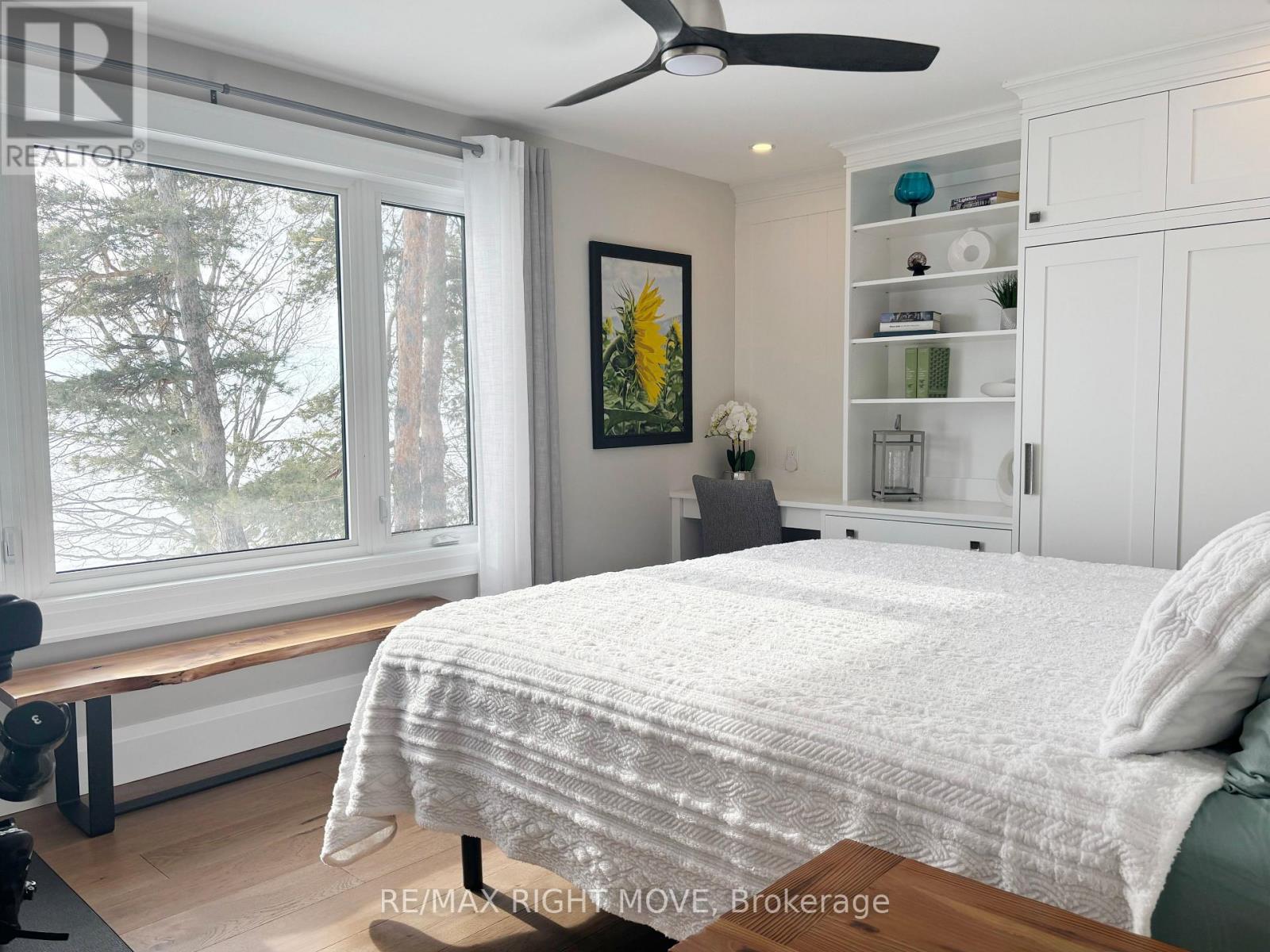 Nice, bright secondary rooms...