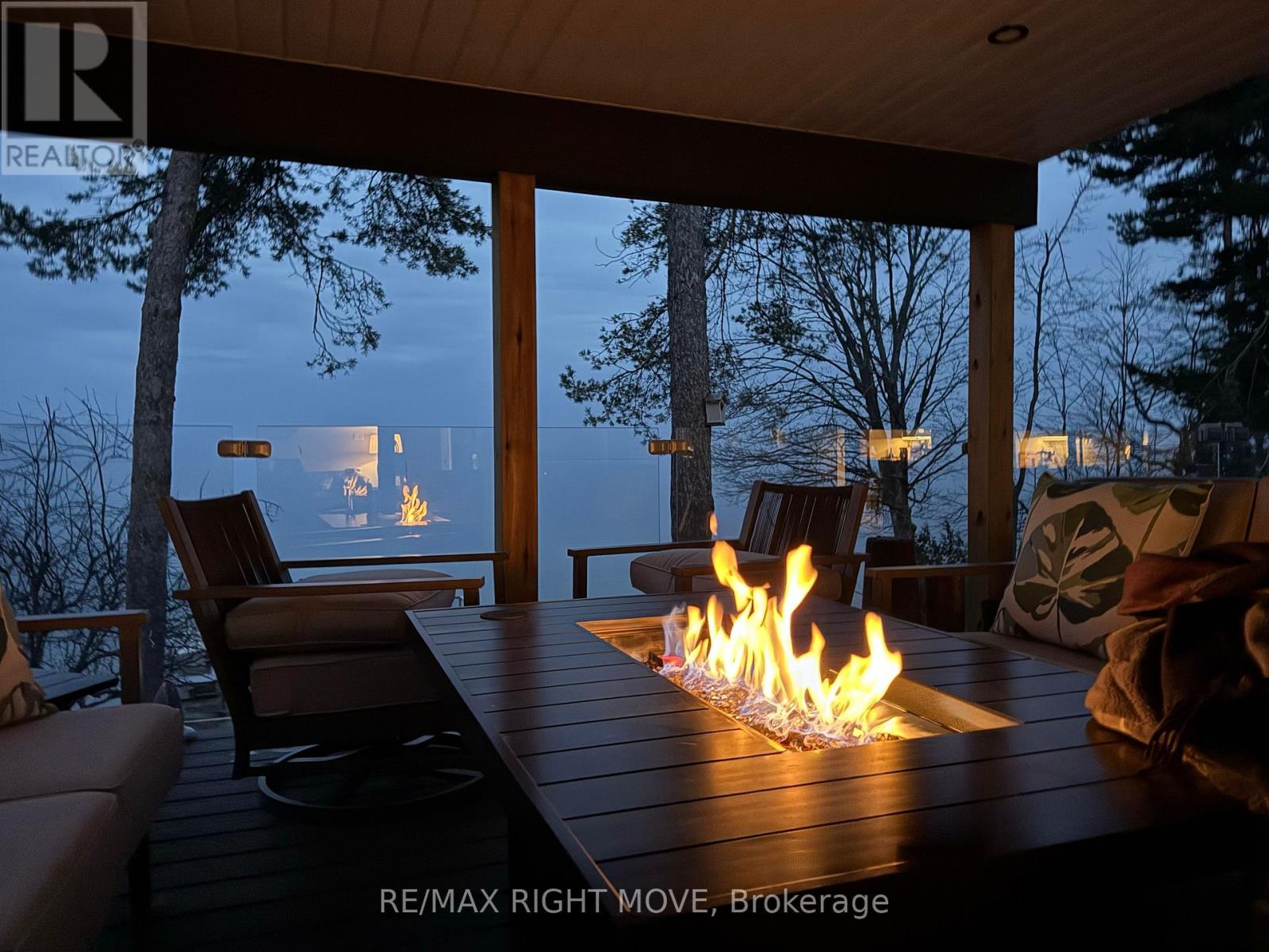 Ambiance & relaxation after a busy day.