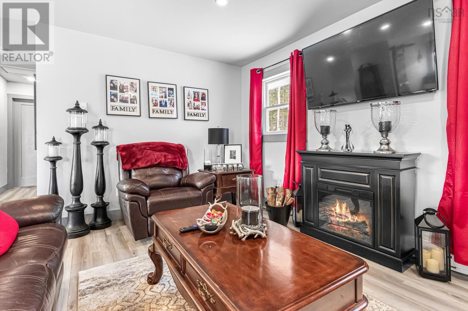 Property 28 of 42 of 69 Pinetree Crescent