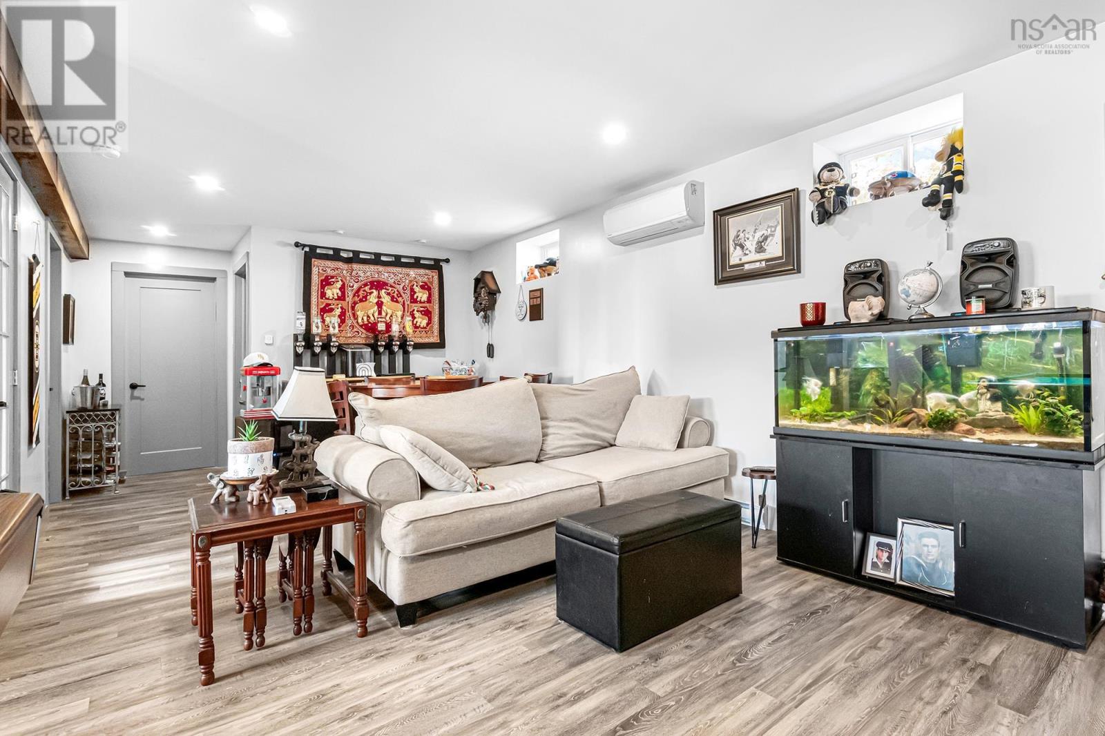 Property 8 of 42 of 69 Pinetree Crescent