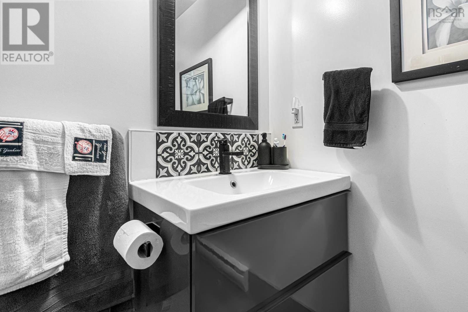 Property 35 of 42 of 69 Pinetree Crescent