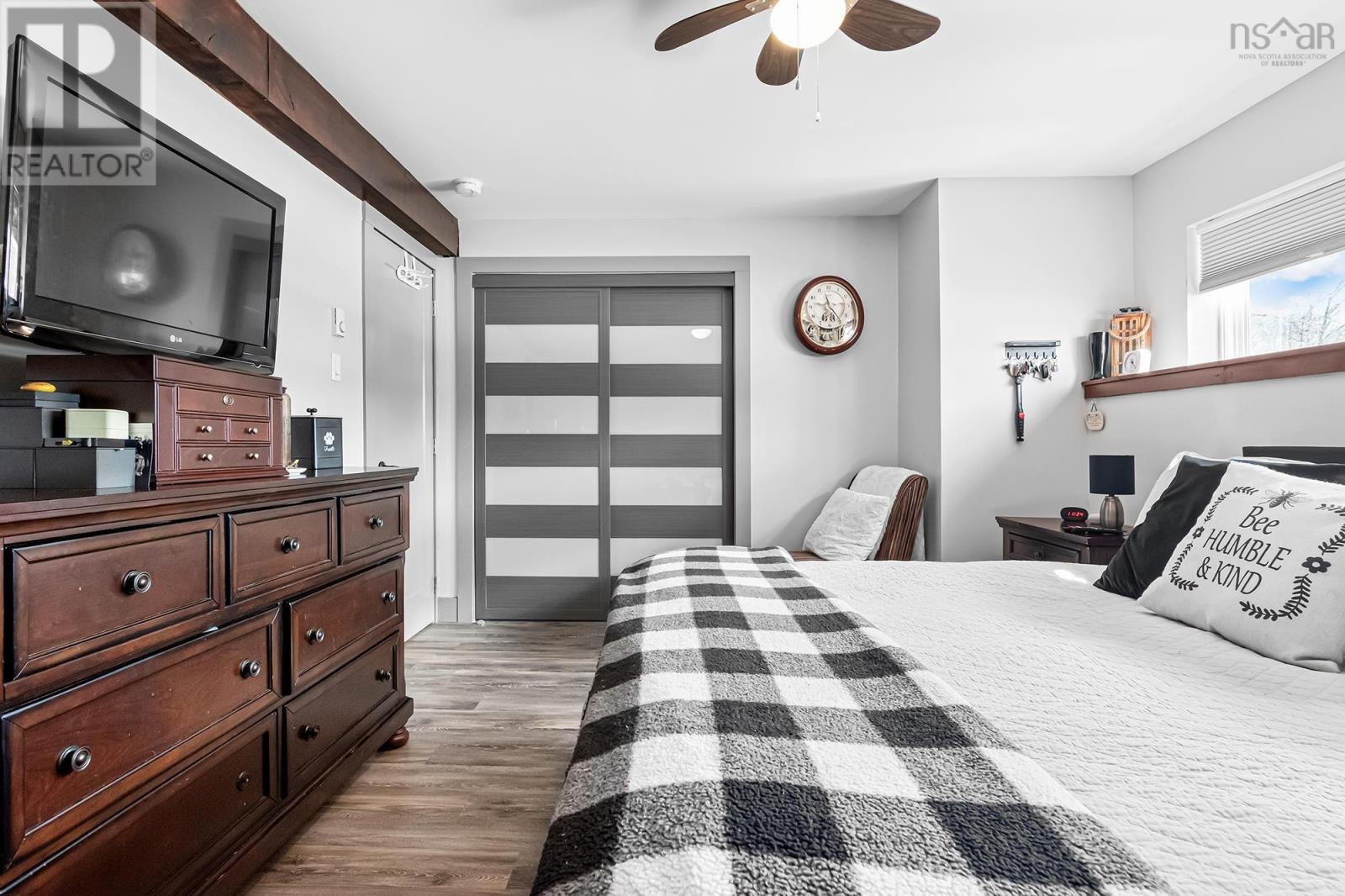 Property 23 of 42 of 69 Pinetree Crescent