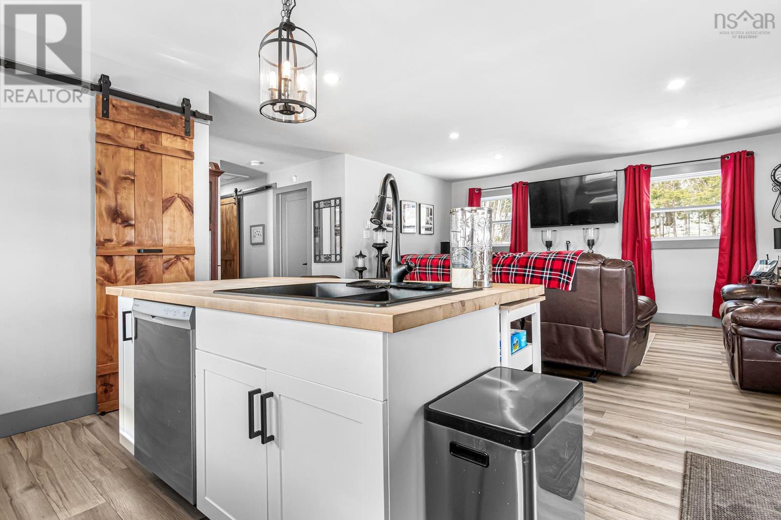 Property 27 of 42 of 69 Pinetree Crescent