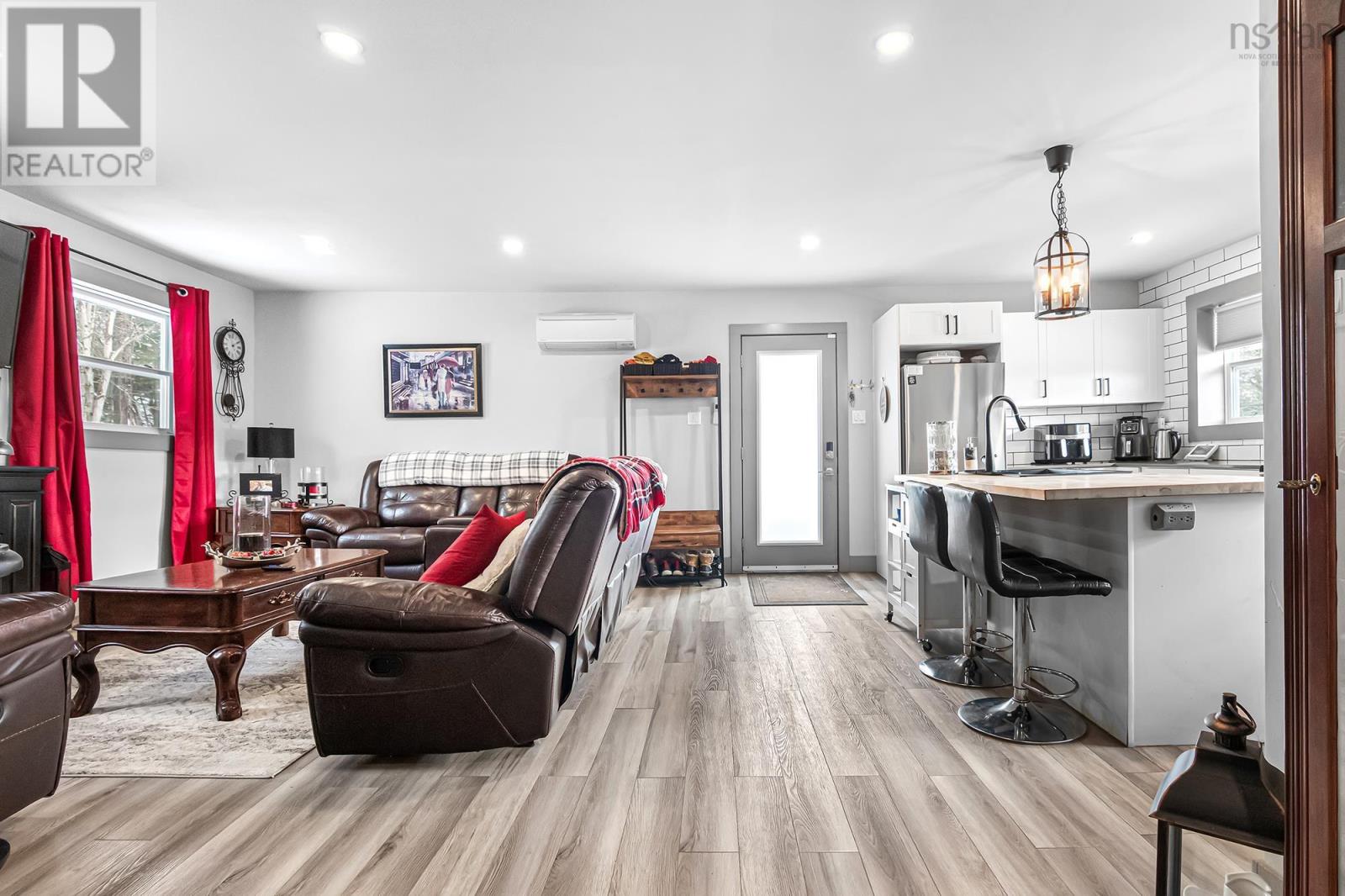 Property 22 of 42 of 69 Pinetree Crescent