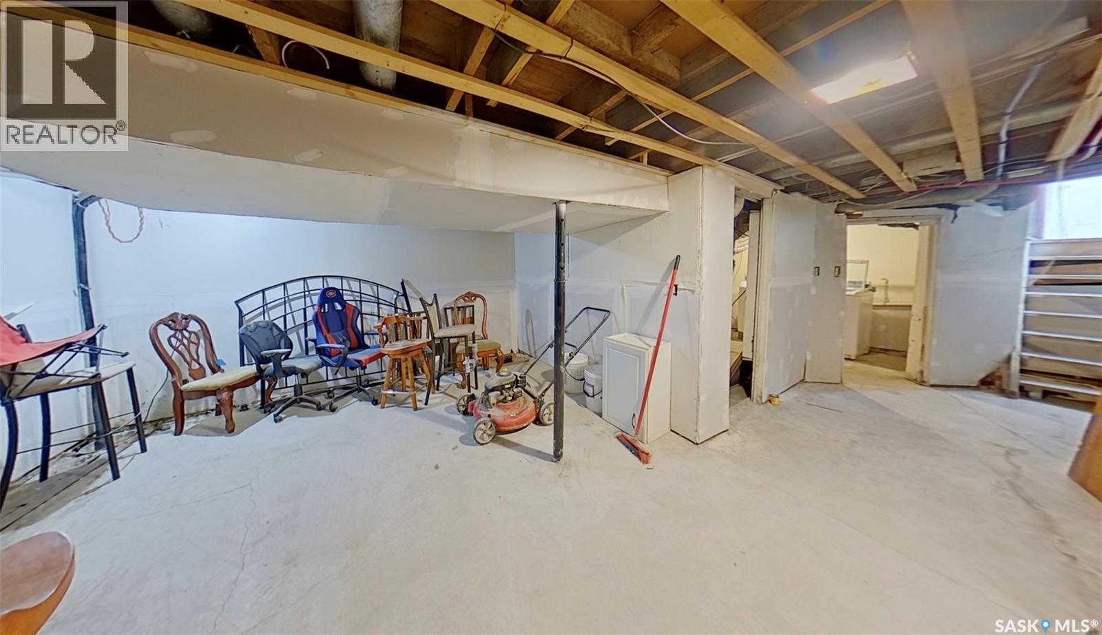 651 QUEENS STREET - 13