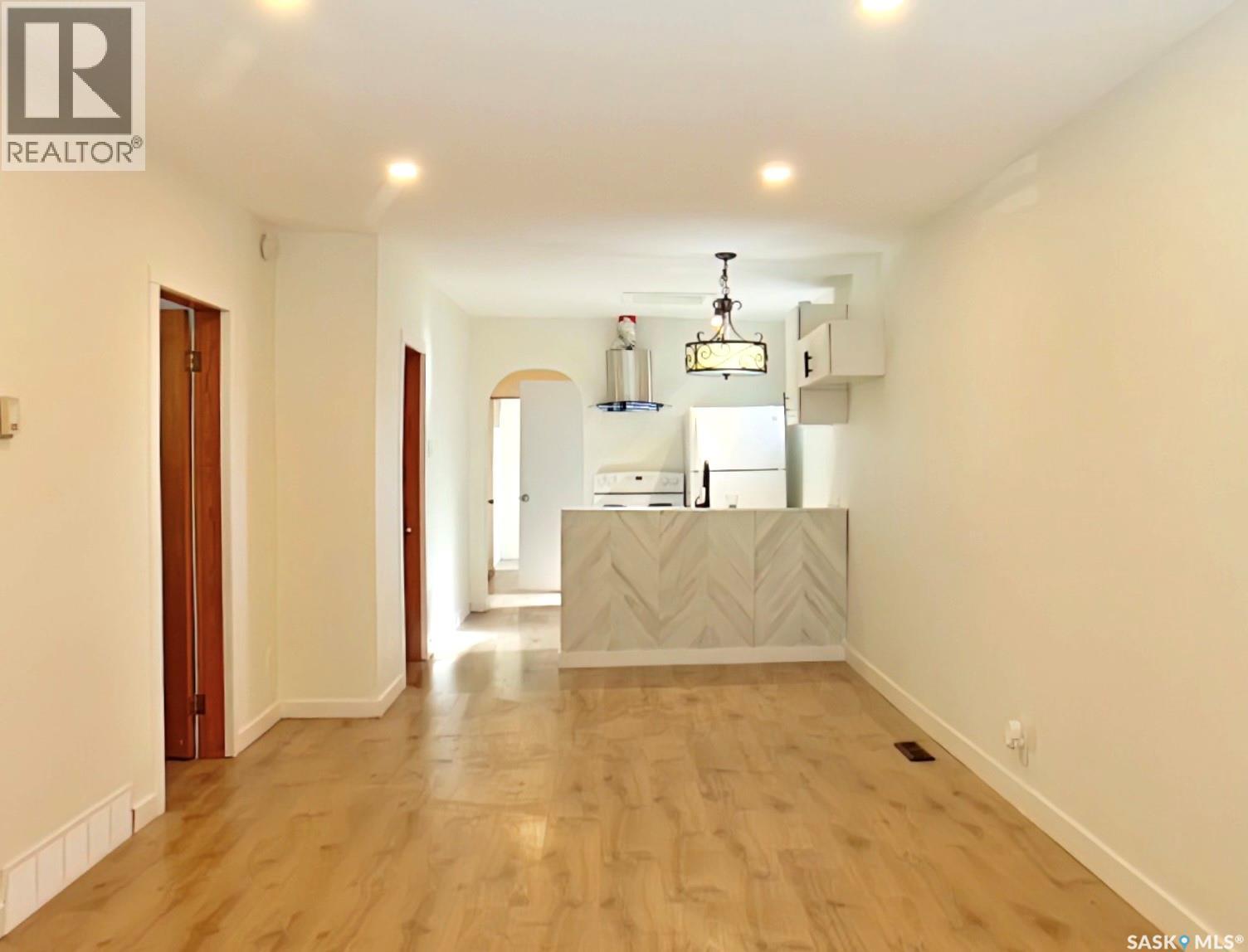 651 QUEENS STREET - Image 3