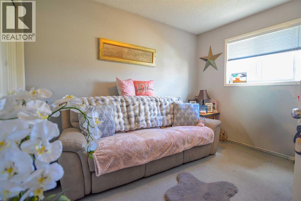 #4 33 STONEGATE DRIVE NW - 22