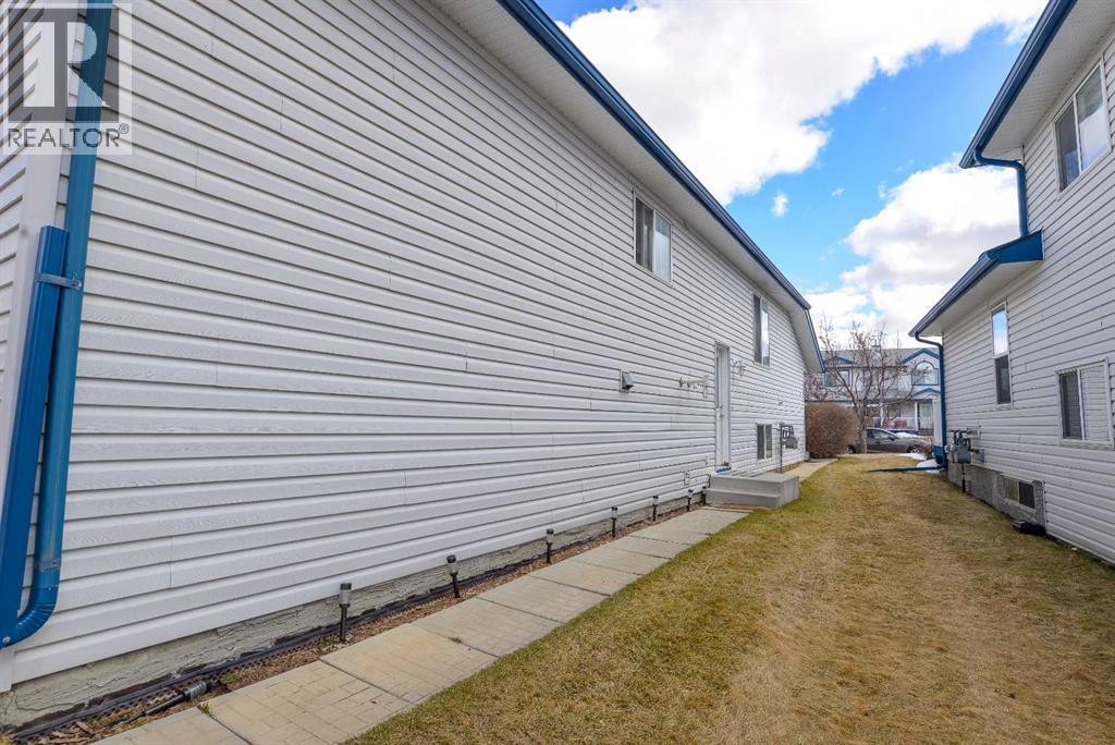 #4 33 STONEGATE DRIVE NW - 32