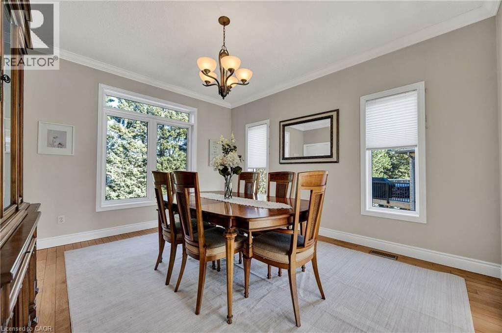 232 THE LIONS Gate - 11