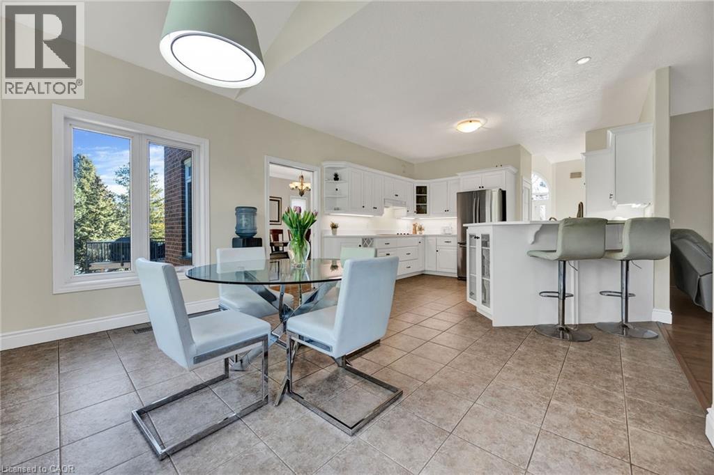 232 THE LIONS Gate - 9