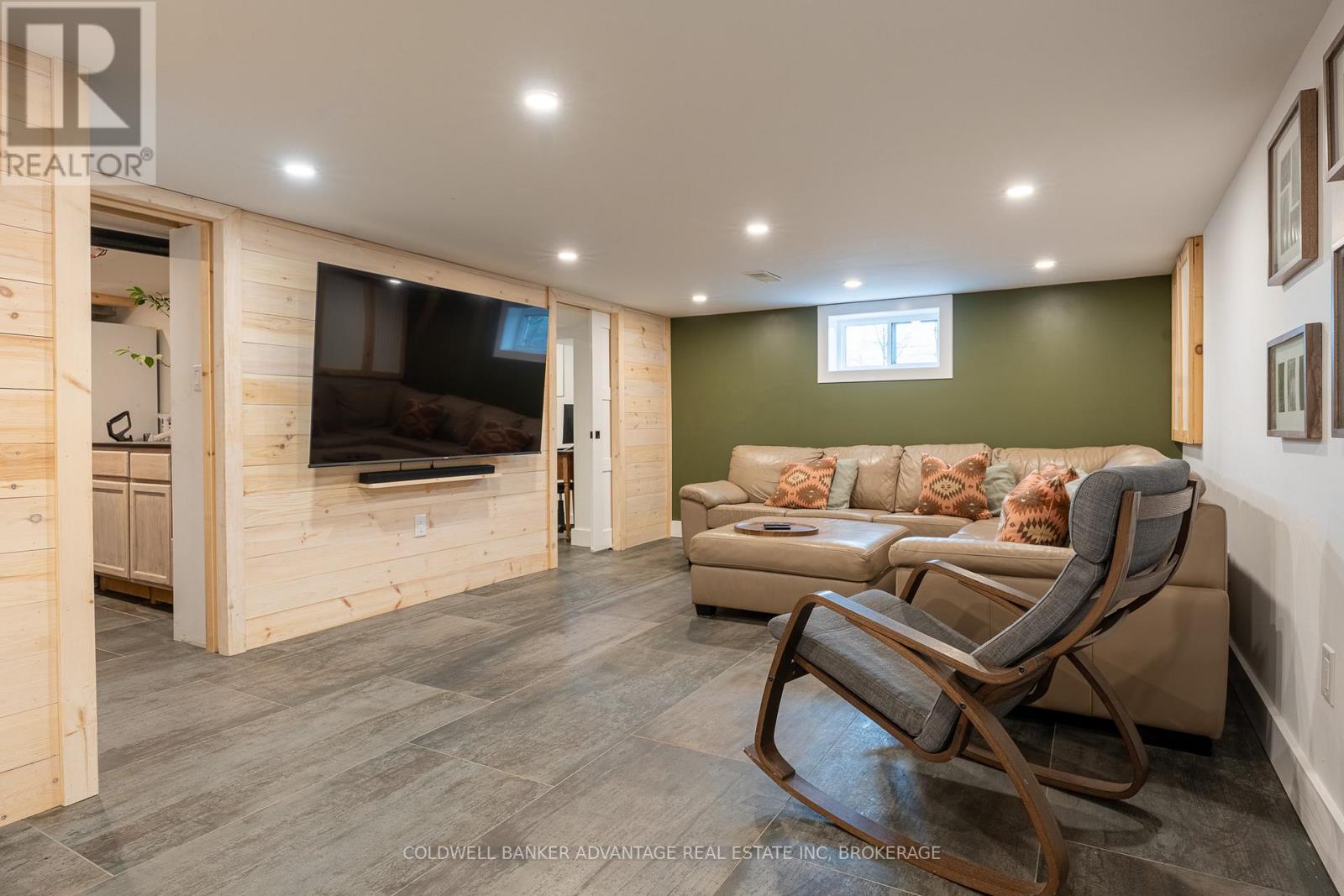 1013 HWY 20 HIGHWAY W - 23