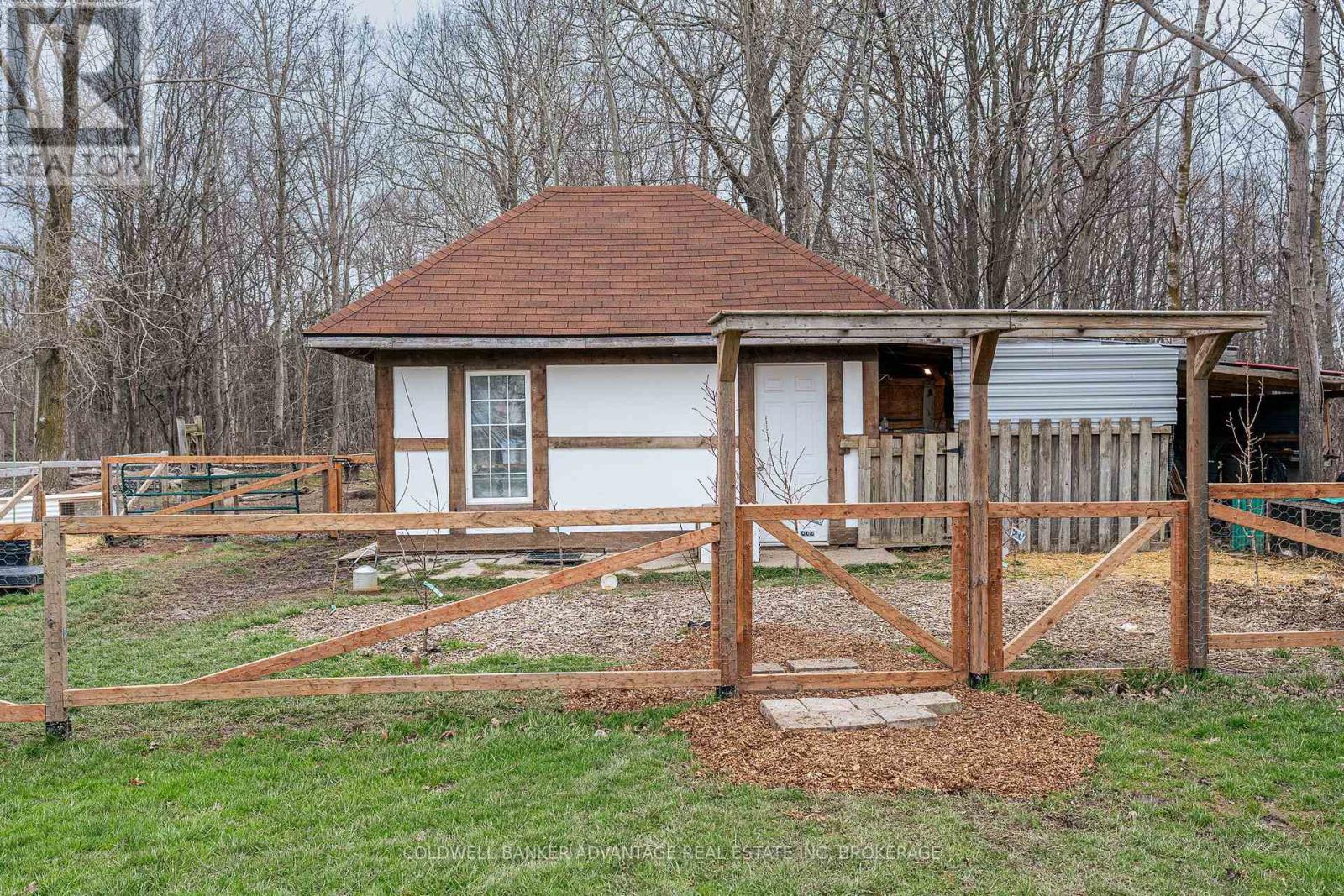 1013 HWY 20 HIGHWAY W - 33