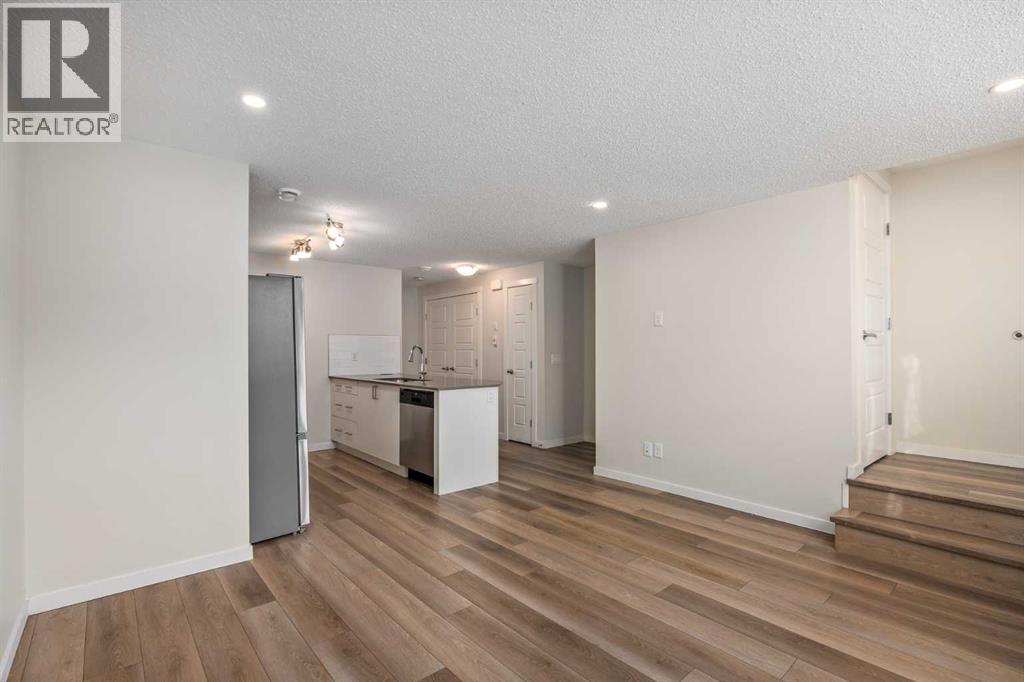 305 CRANBROOK SQUARE SE - 8