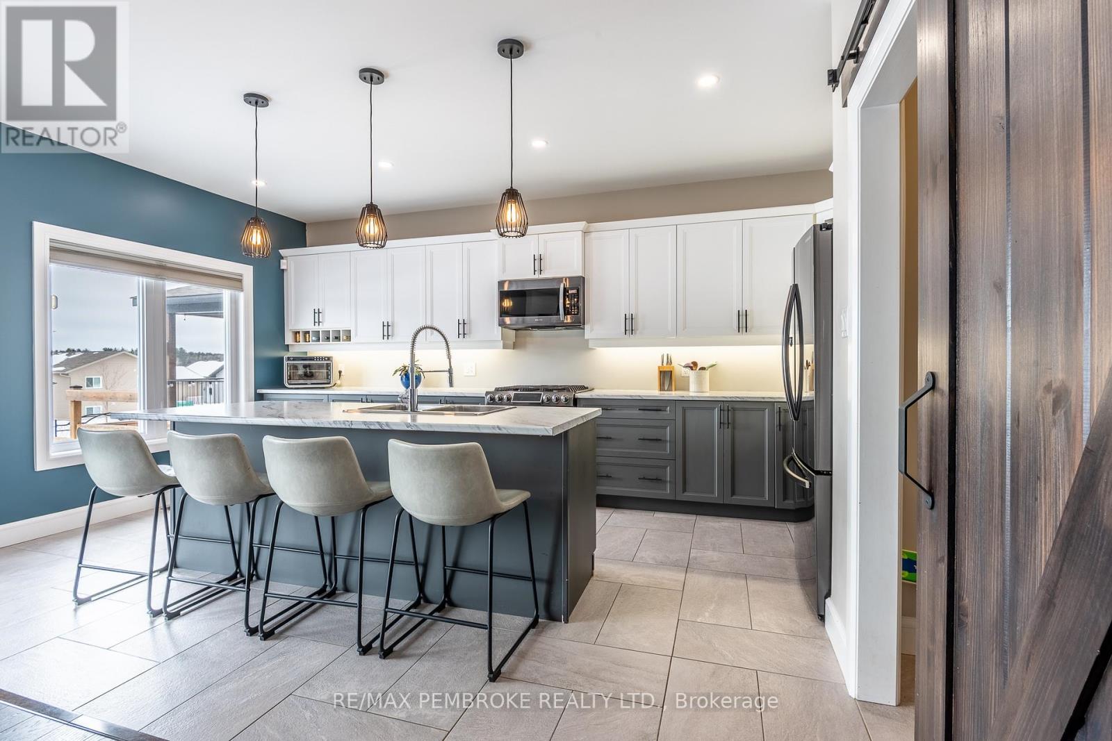 67 NOBLE CRESCENT - 13