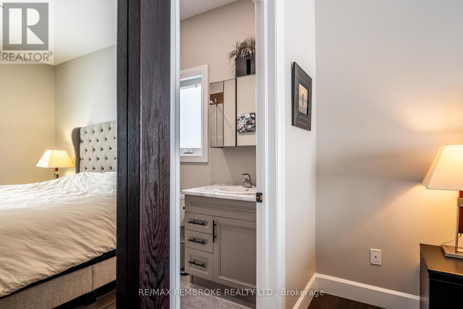 67 NOBLE CRESCENT - 25