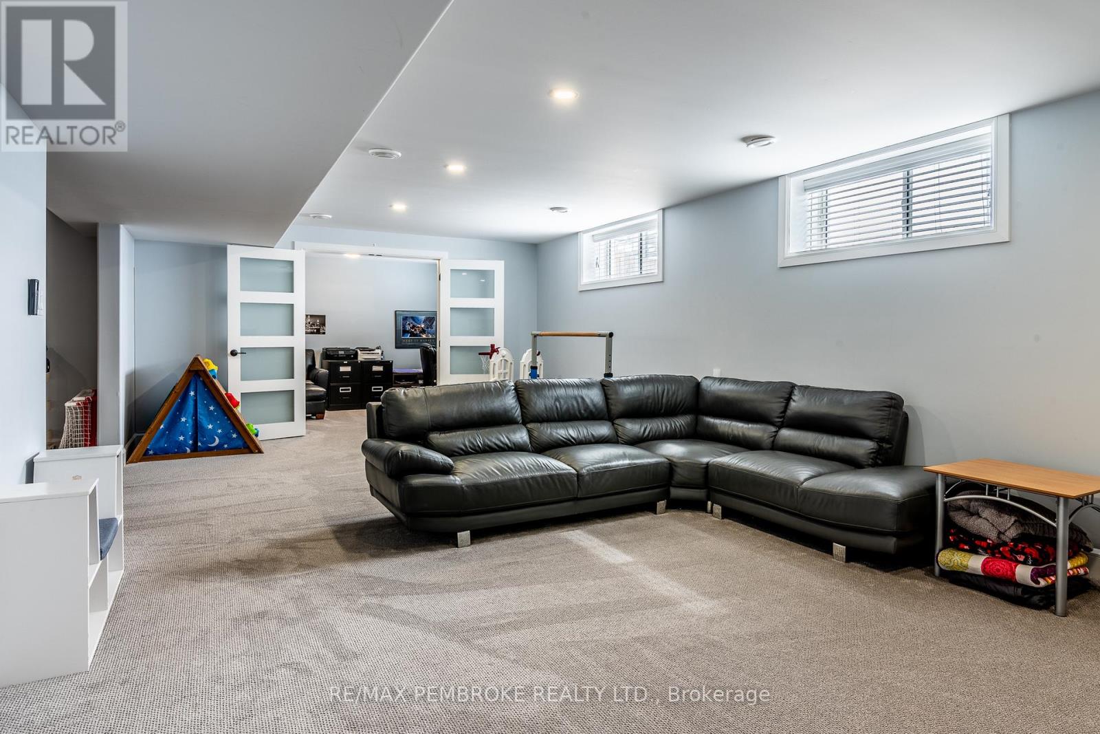 67 NOBLE CRESCENT - 38