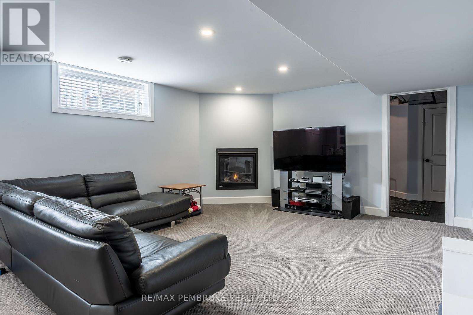 67 NOBLE CRESCENT - 39