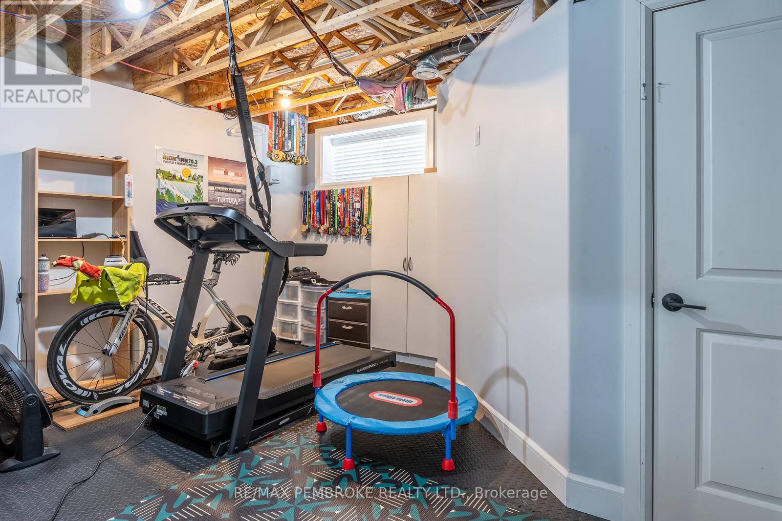 67 NOBLE CRESCENT - 44