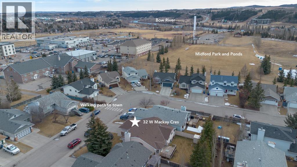 32 WEST MACKAY CRESCENT - 34