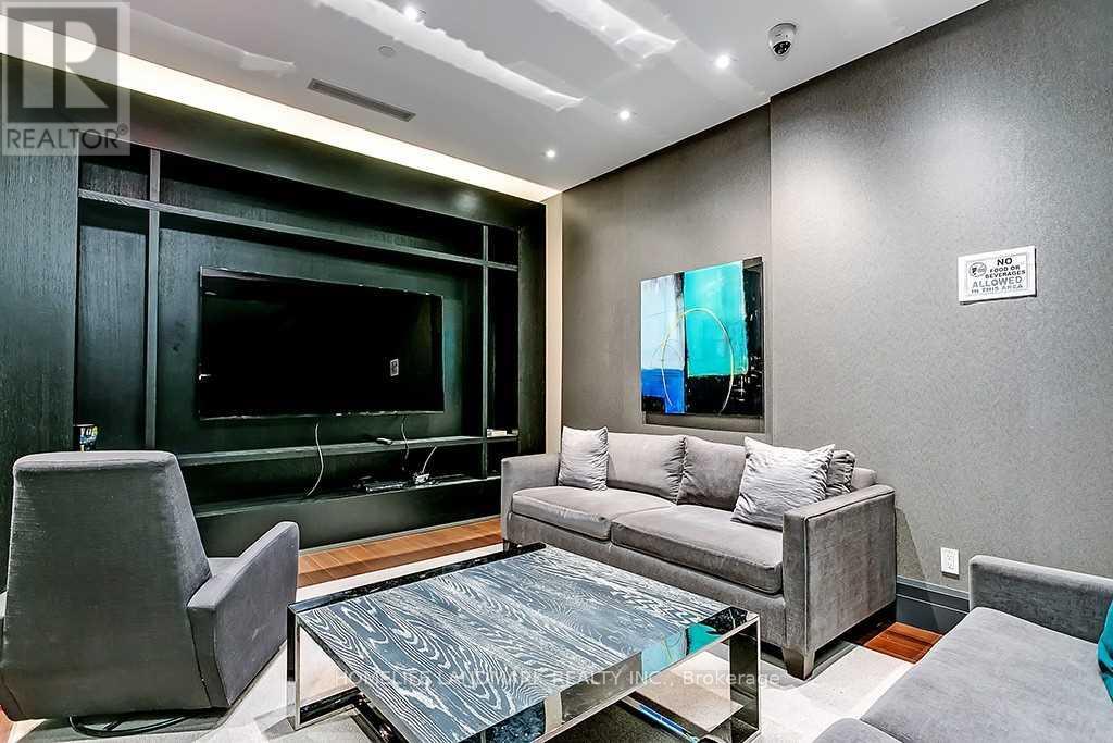 #205 55 SPEERS ROAD - 32