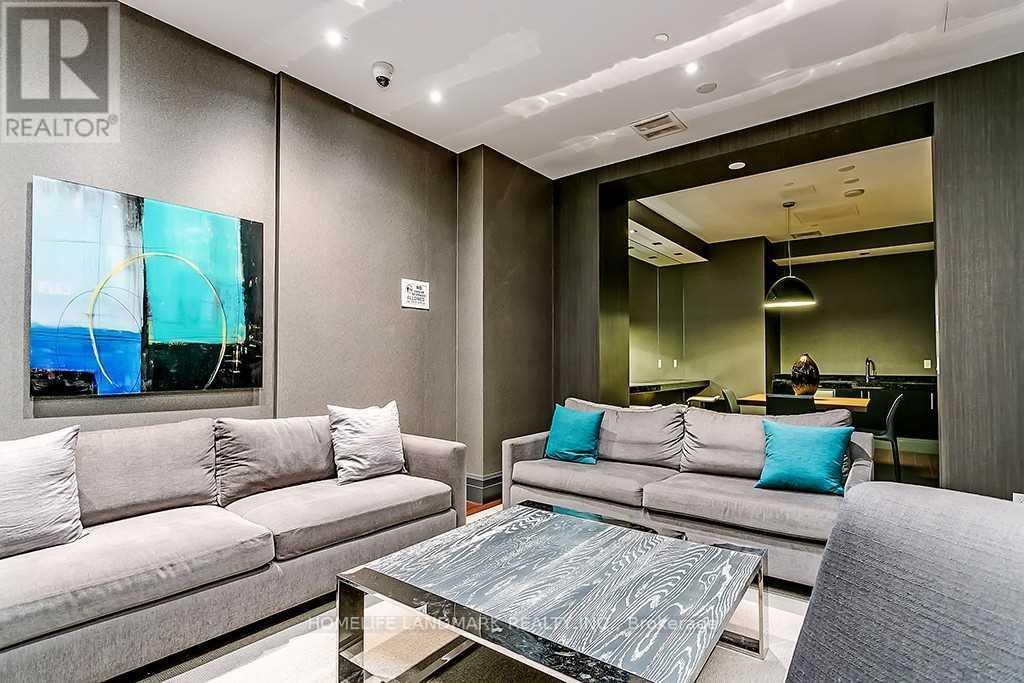 #205 55 SPEERS ROAD - 33