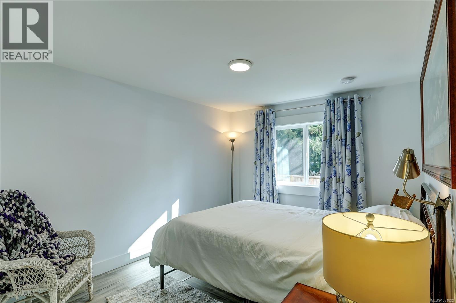 2339 GOULD RD E - 21