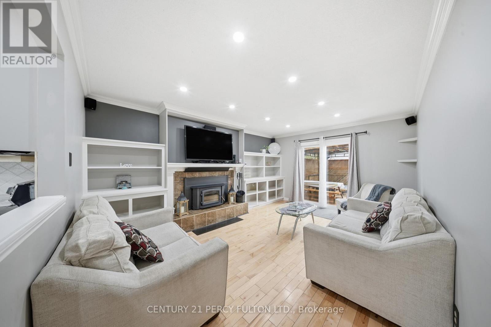 1853 MAPLERIDGE DRIVE - 20