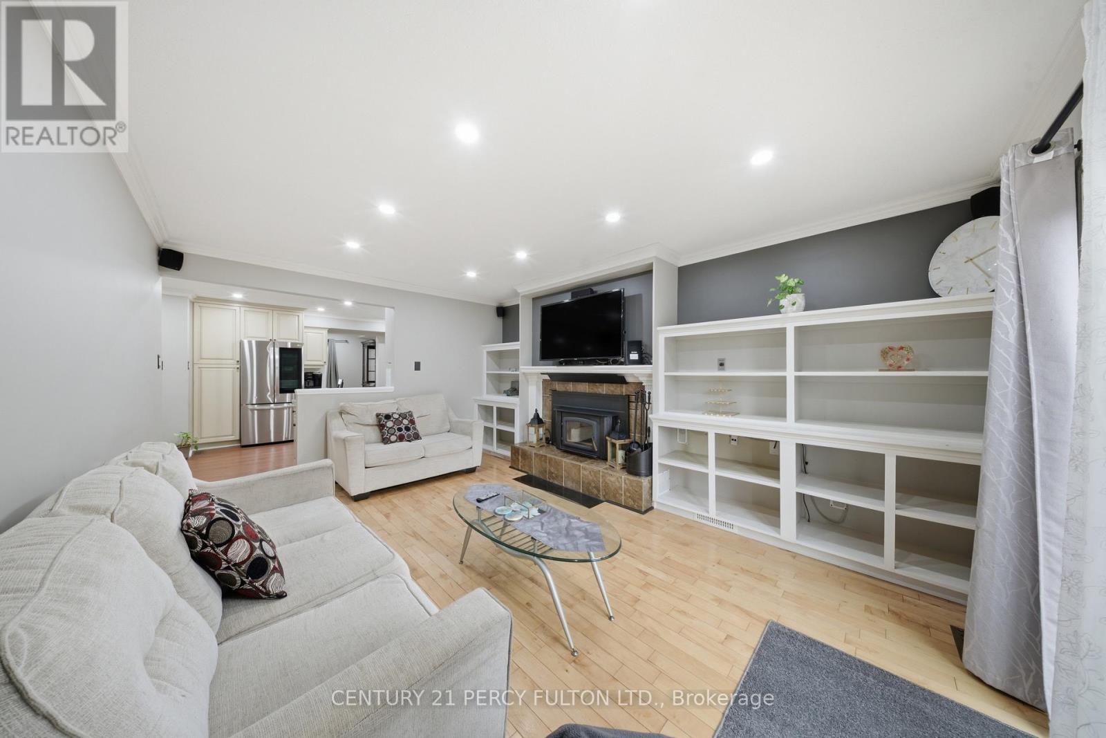 1853 MAPLERIDGE DRIVE - 21