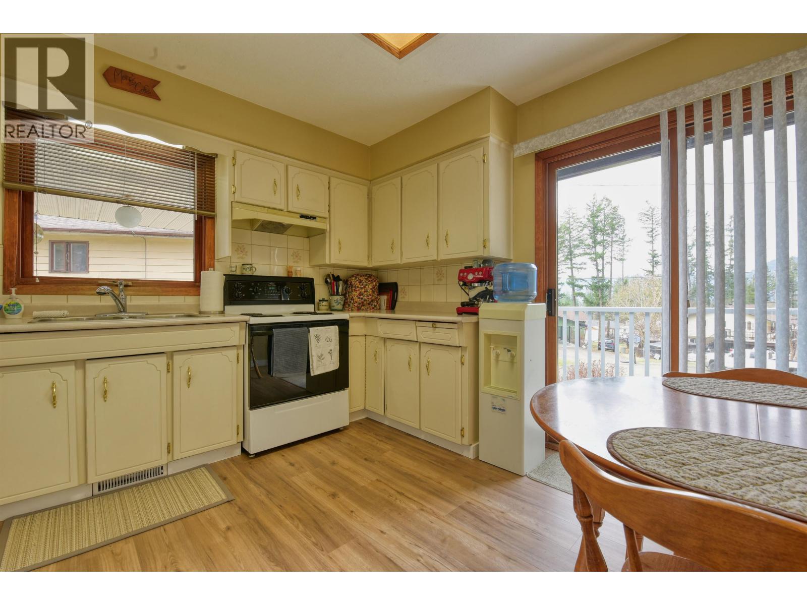 1220 CLARKE AVENUE - 6