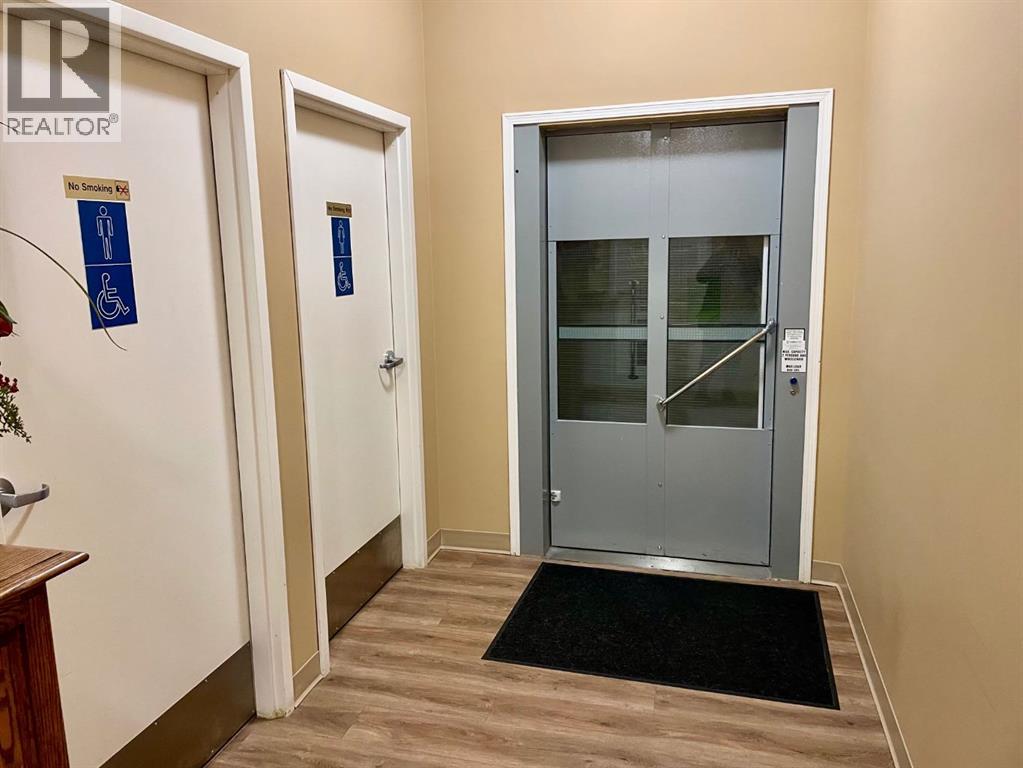 
          928 Arbour Lake Road Northwest
            <br/>
            <span>Calgary</span>
            , 
            <span>AB</span>
             <span>T3G5T2</span>
         - Photo 28