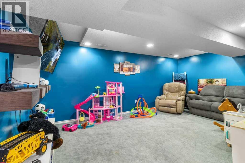 10 CHAPPEL DRIVE - 20