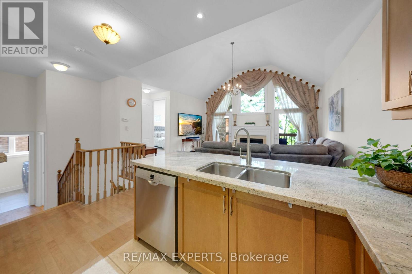 40 HILLCREST DRIVE - 16