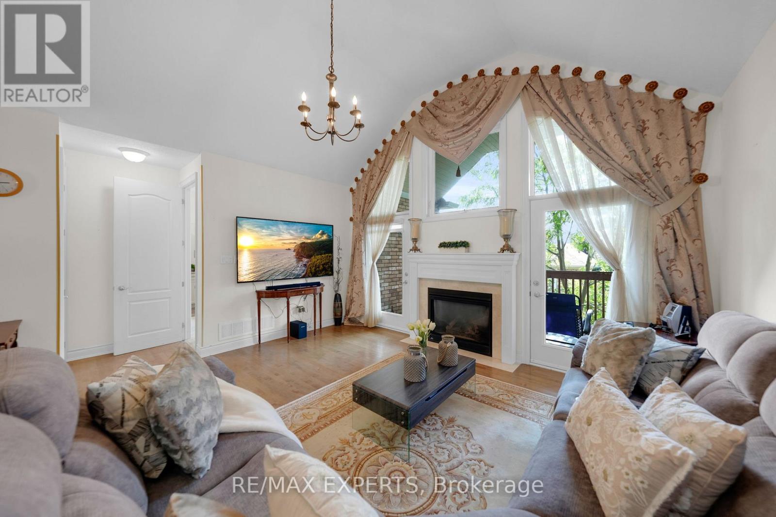 40 HILLCREST DRIVE - 21