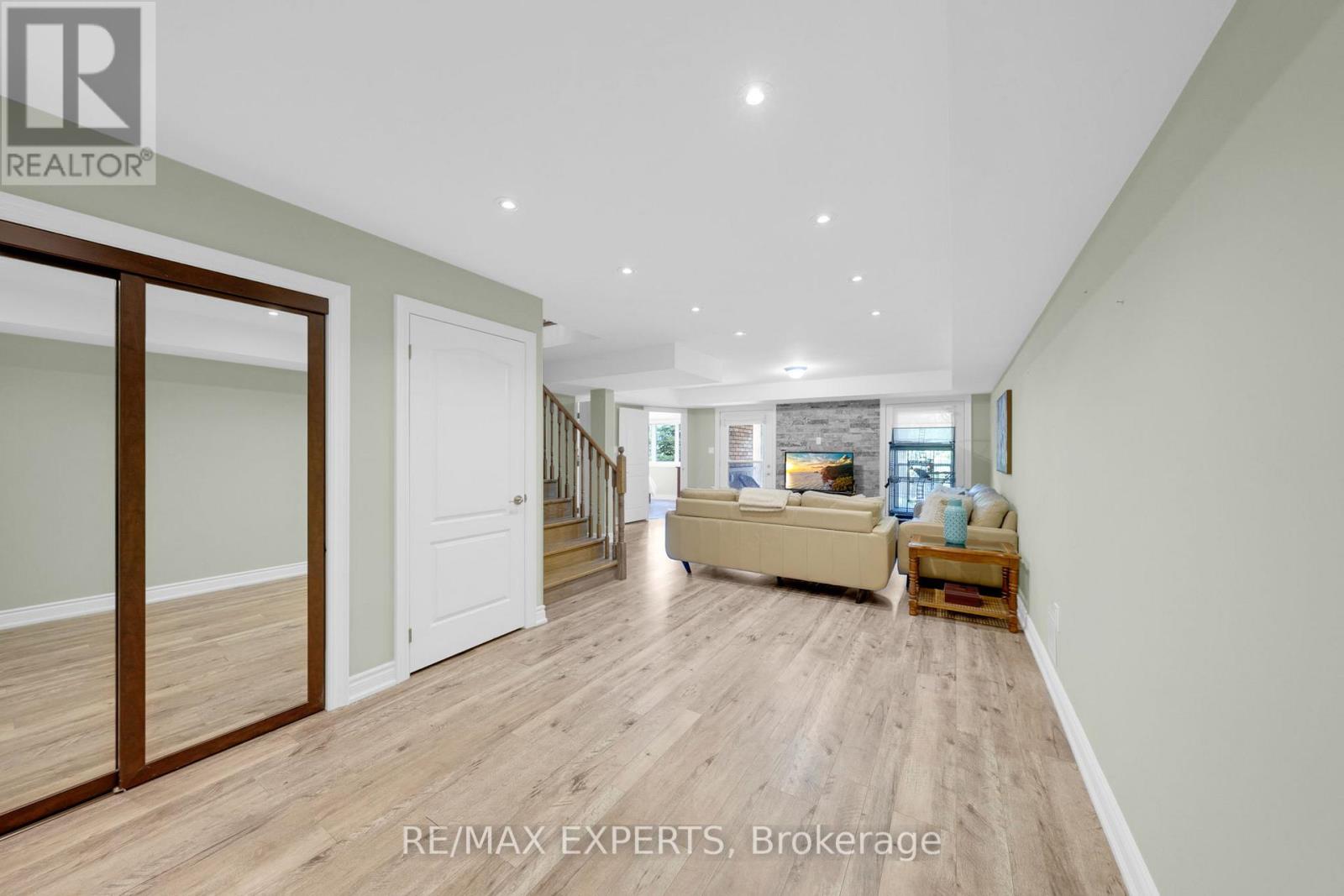 40 HILLCREST DRIVE - 40