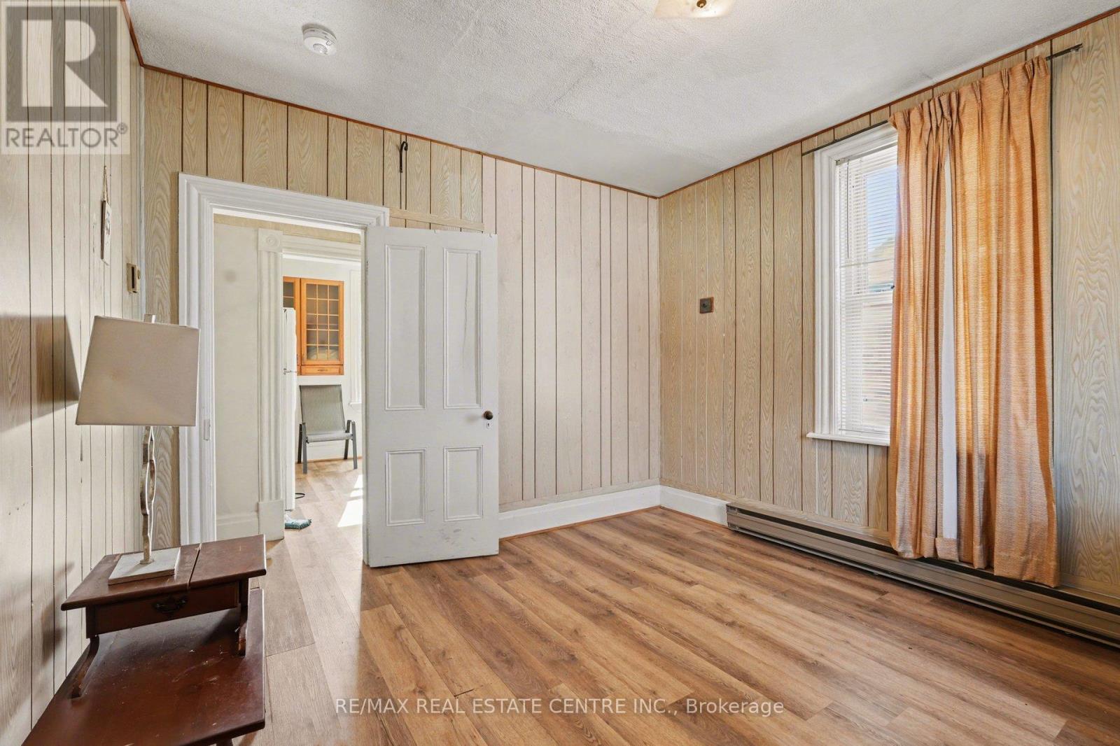84 BANK STREET N - 15