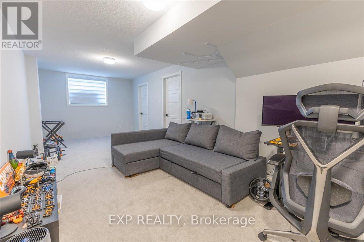 297 BILLRIAN CRESCENT - 21